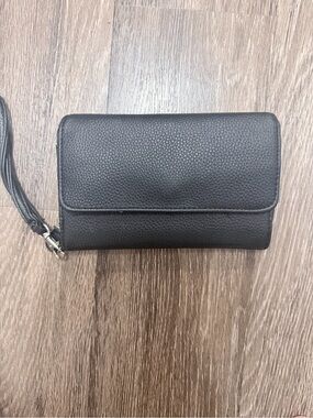 🌸 Black Pebbled Leather Wristlet Wallet